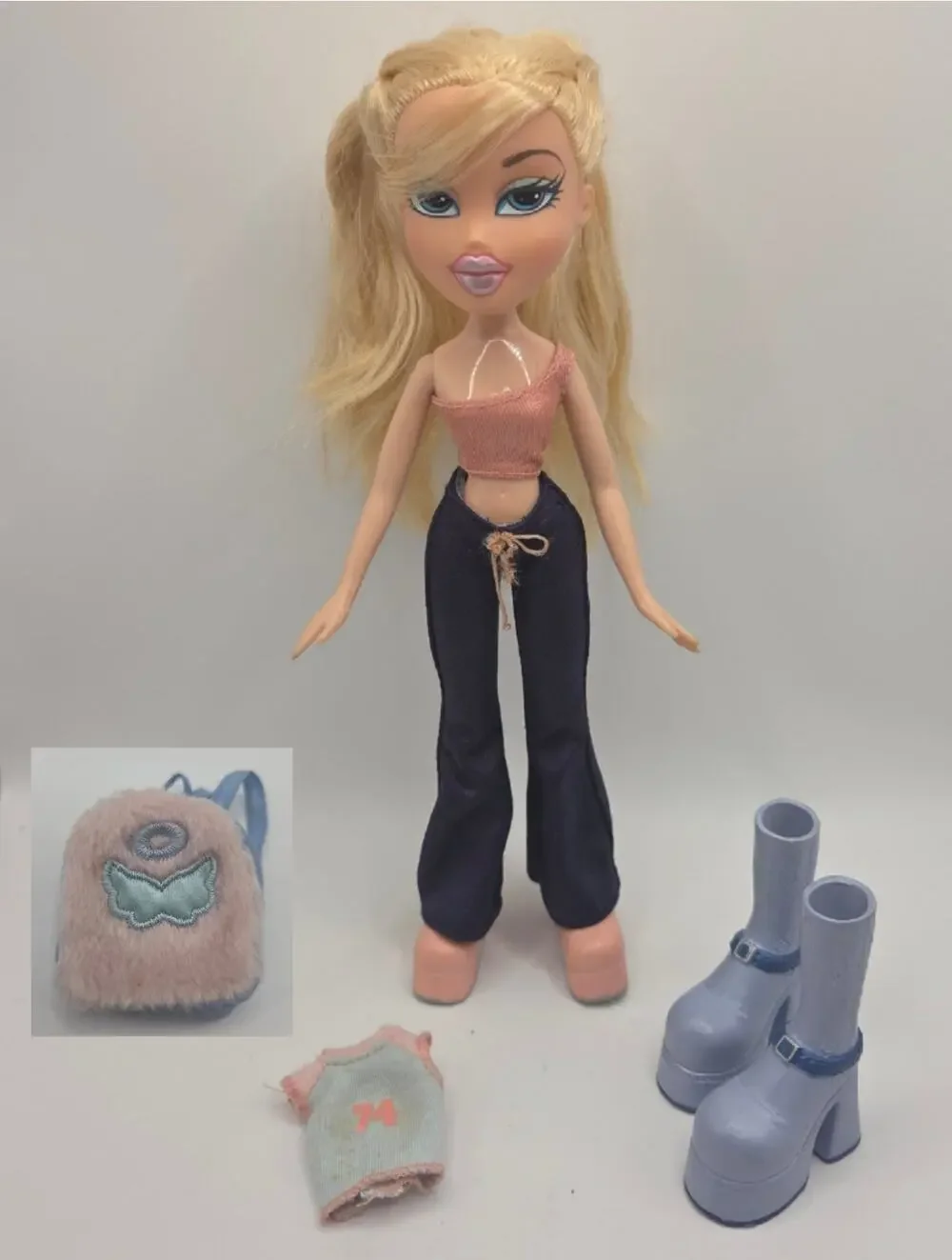 Vintage 2002 Bratz Flaunt It Cloe Doll with Original Clothes Shoes + Bag